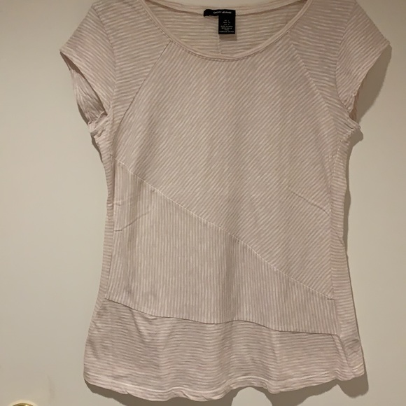 DKNY Jeans tee shirt. - Picture 3 of 7